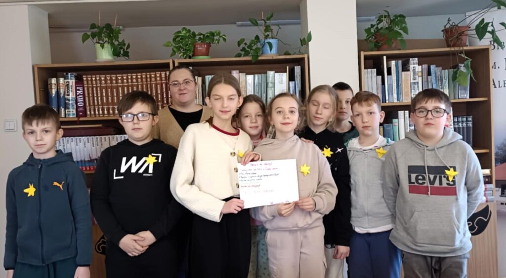 uczestnicy lekcji bibliotecznej