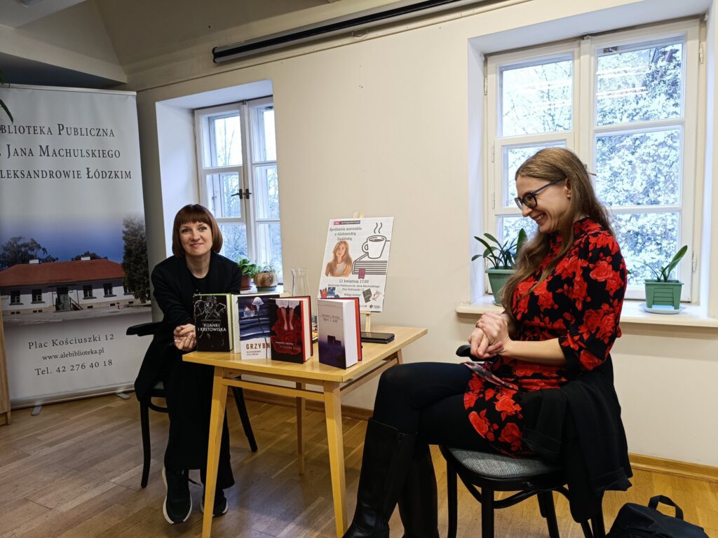 Aleksandra Zielińska z prowadzącą spotkanie Joanną Radek