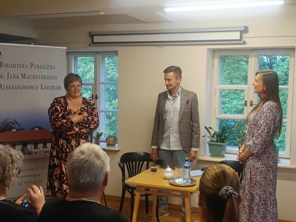 uczestnicy spotkania autorskiego z Michałem Posmykiewiczem