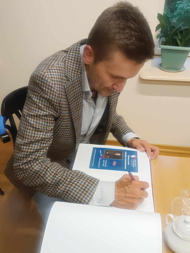 Autor wpisuje się do kroniki