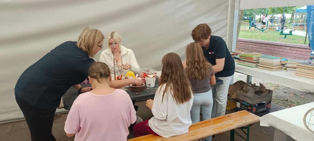 Zdjęcie prowadzących warsztaty oraz ich uczestników